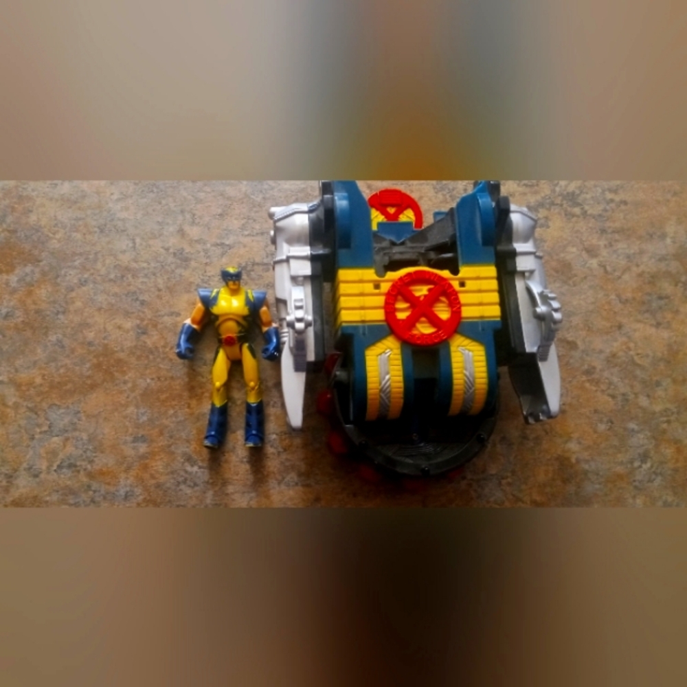 Marvel X-men Wolverine Action Figure with Yellow & Blue Vehicle Playset 1995-97